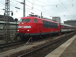 103 233 in verkehrsrot