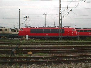 103 233 in verkehrsrot